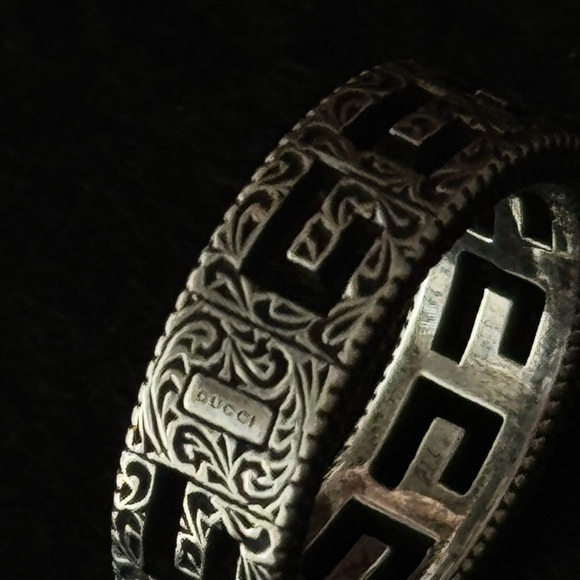 Gucci Men's Silver Textured Ring - Picture 2 of 4